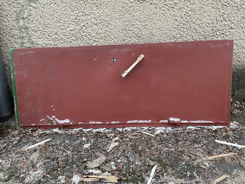 Железная входная дверь