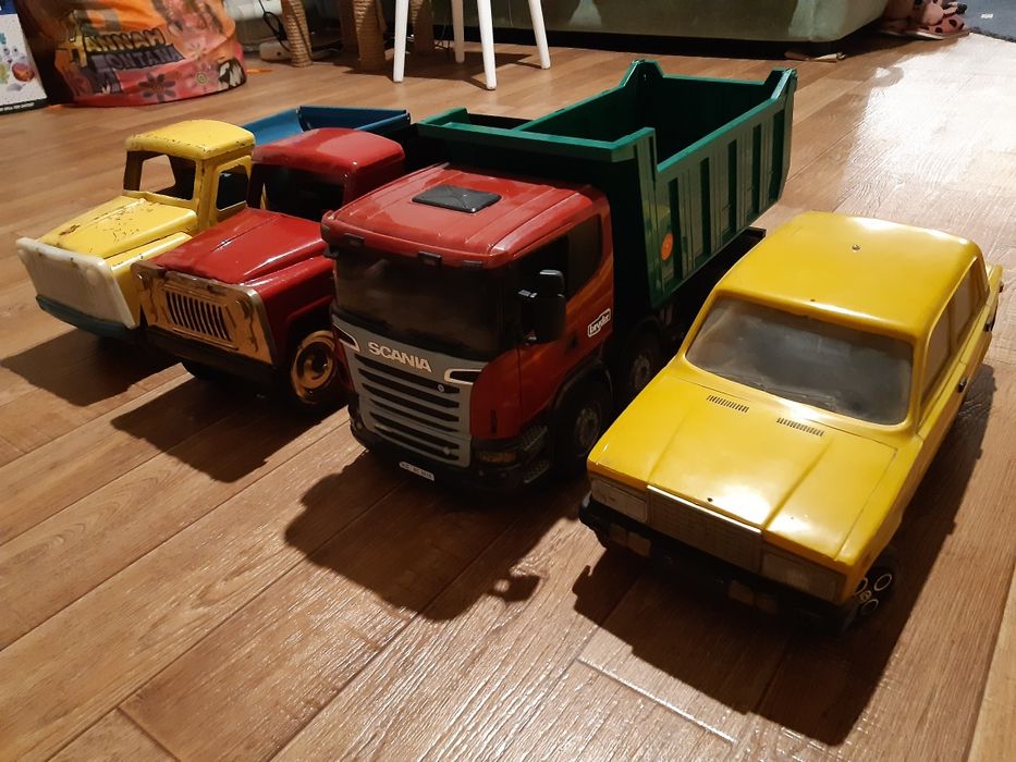 Модель машинка 1:16