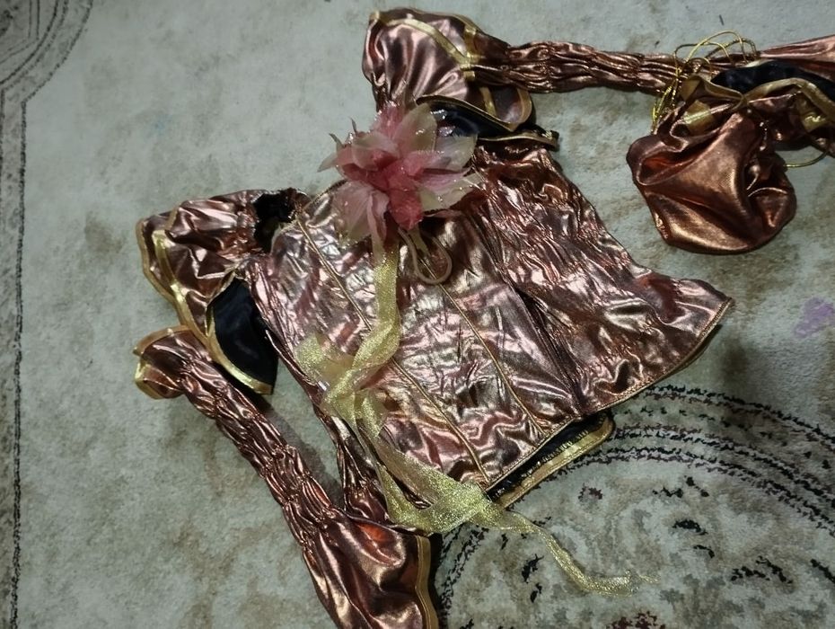 Продам праздничный костюм