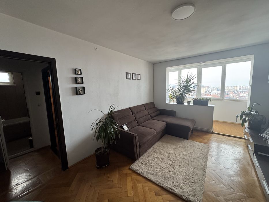 Apartament 2 camere, Centrul Civic, semi-decomandat, et 10, Vest.