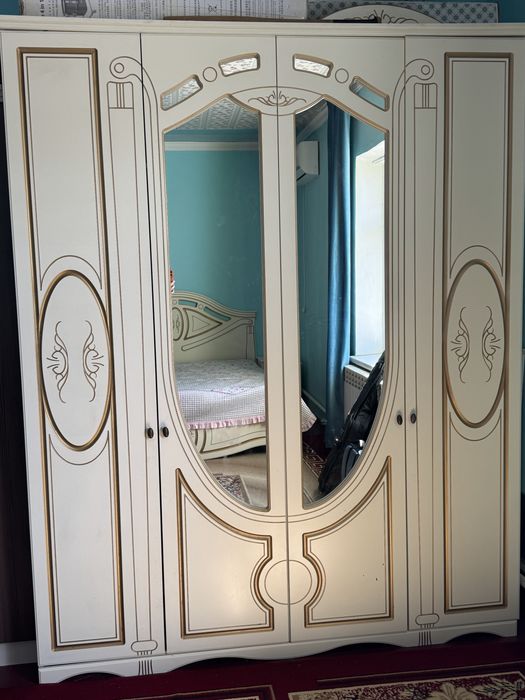 Спальный гарнитур