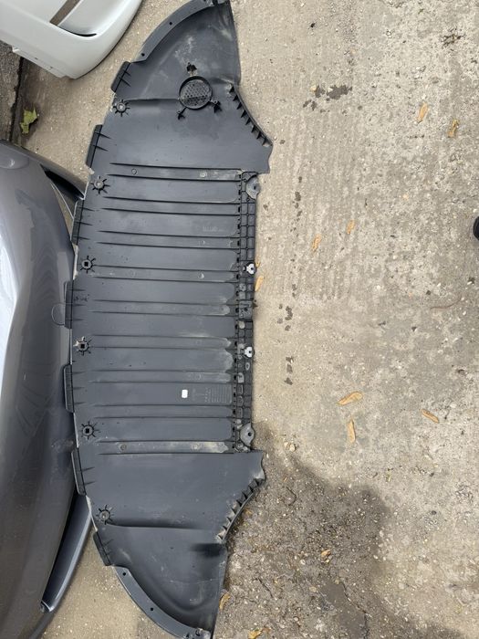 Scut fata Tesla model Y generatia 1