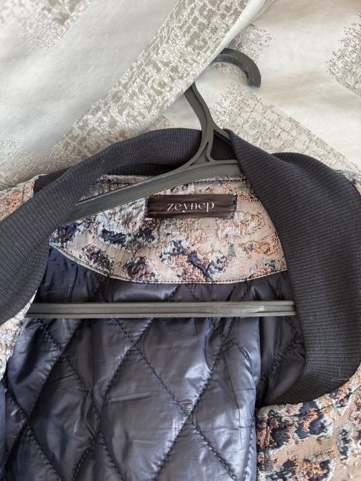 Казахсктанский дизайнерский бомбер