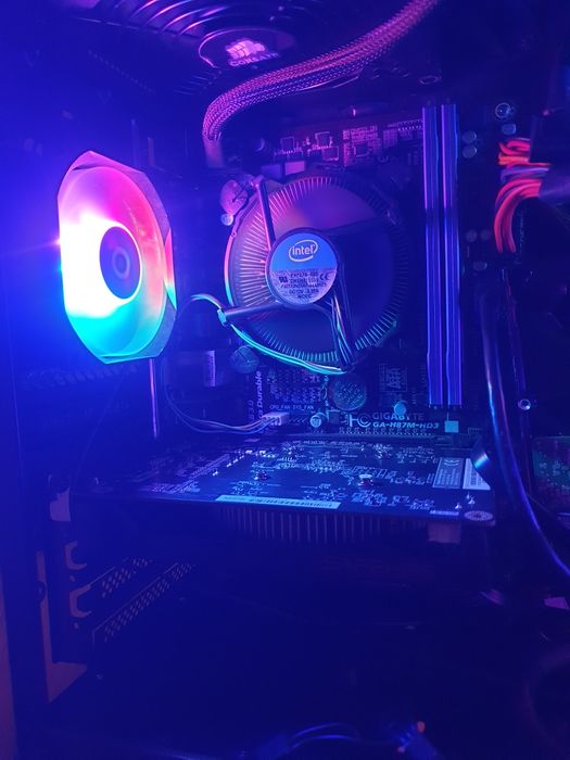 PC gaming  – Intel i5, 16GB RAM, RX 550, HDD 500GB, Win10 pro licenția