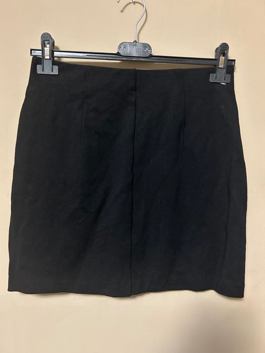 Черна пола с цепка Stradivarius