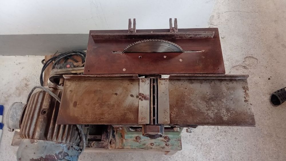 Stanok sotiladi arra tokarni