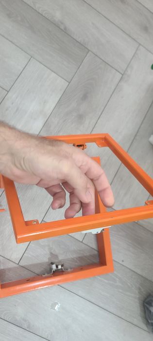 Люк скрытого монтажа. Маленький!