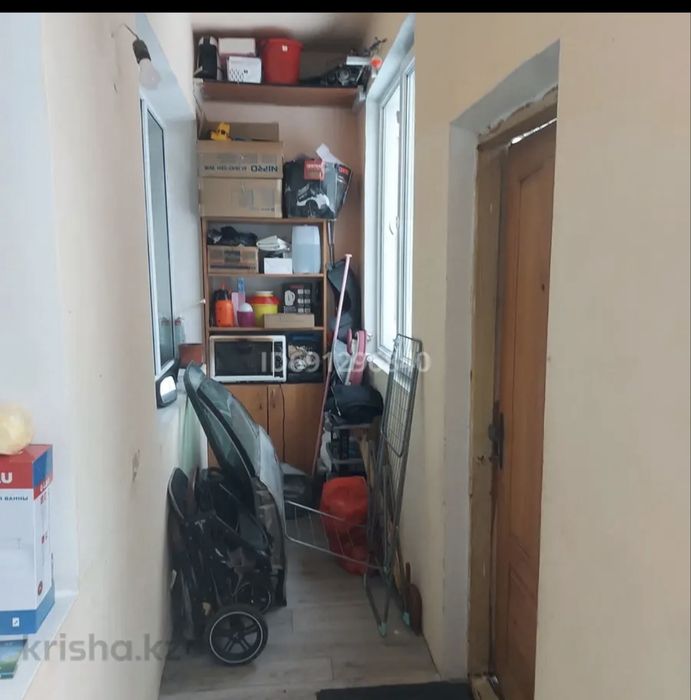 Продам двух комнатную квартиру .