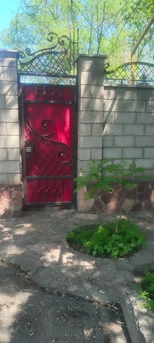 Продам дом, с большой территорией