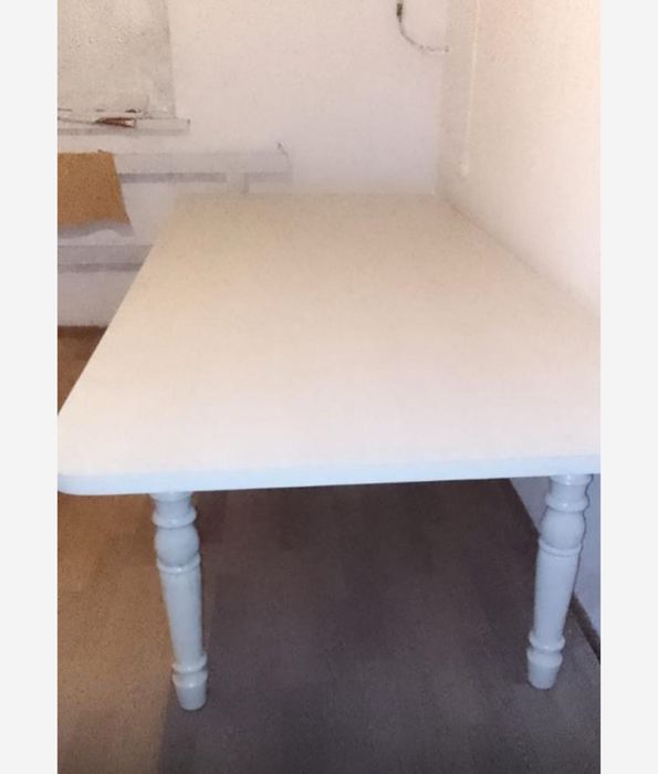 Стол залга улкен.