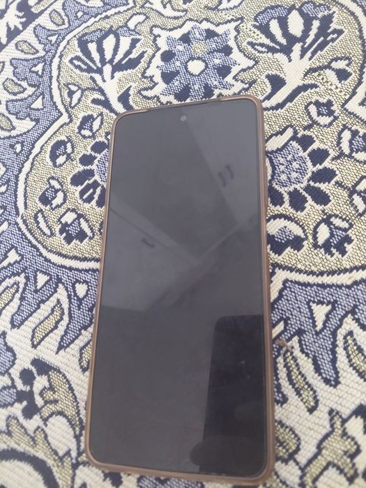 Срочно сатам Realme S75