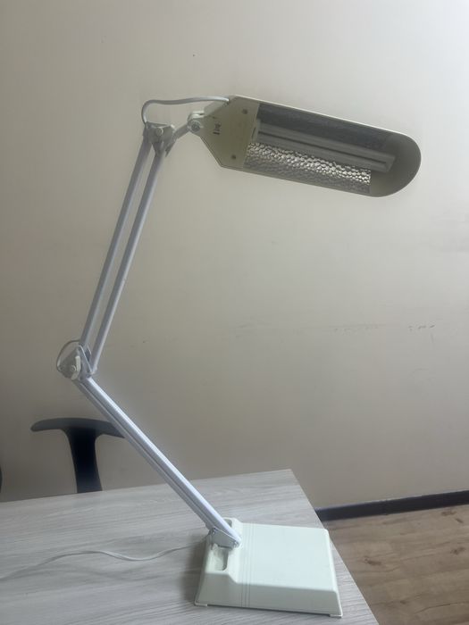 Настольная лампа