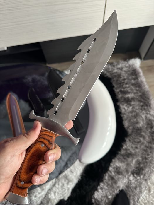 Cutite de vanatoare si baioneta AK47