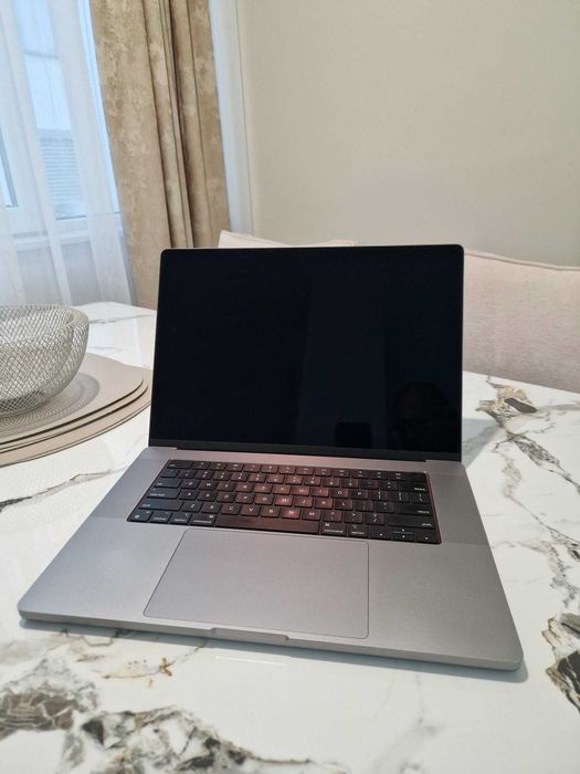 MacBook Pro 16" 2021 M1 Pro / 32GB RAM / 512GB SSD / Space Gray