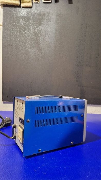 Стабилизатор / Регулатор на напрежение