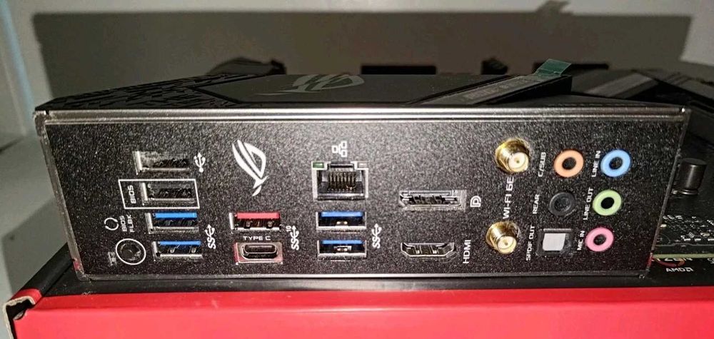 ROG Strix B550-F Gaming WiFi II + RYZEN 7 5800X 8-Core  (4.7 GHz ) AM4