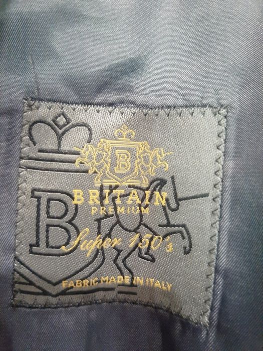 Продам Костюм 3 ка