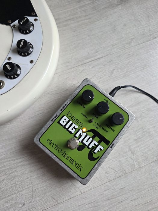Electro-Harmonix Bass Big Muff Pi Classic Bass Guitar Distortion Effect Pedal