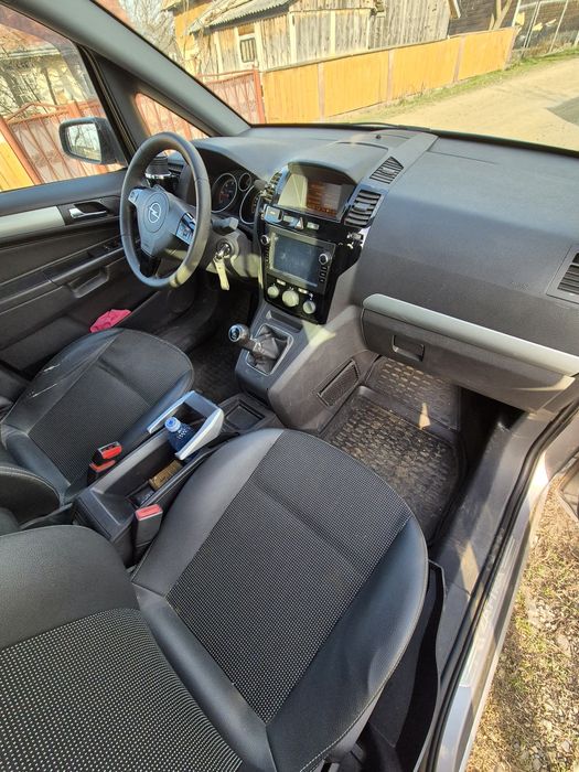 Vând Opel Zafira 2009
