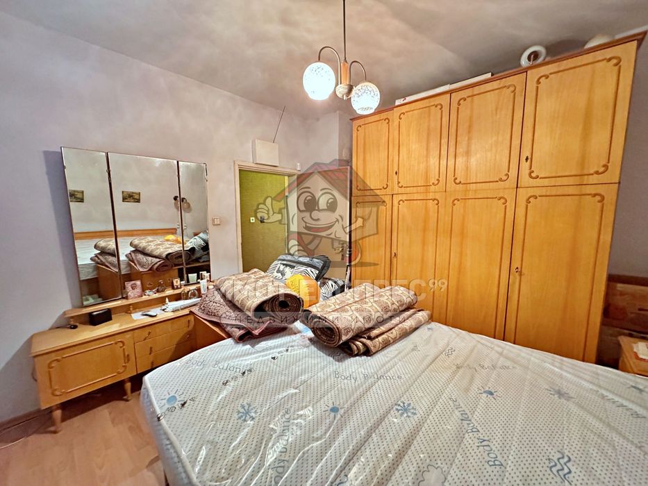 Многостаен апартамент, с изба, до планината, кв.Изток