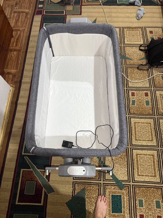 Продаю электрический манеж