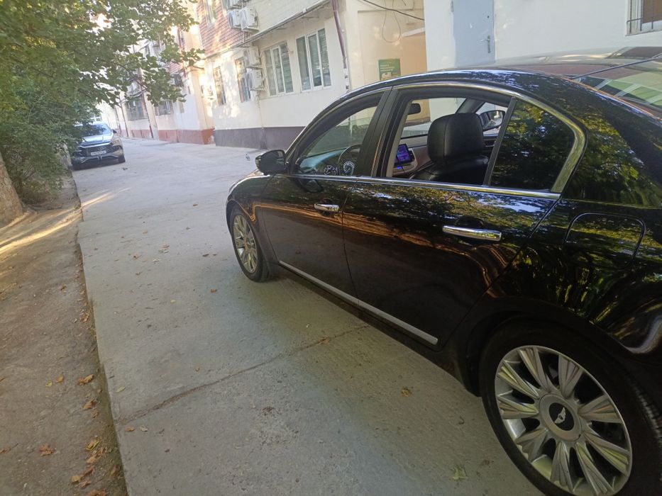 Hyundai  Genesis 2010