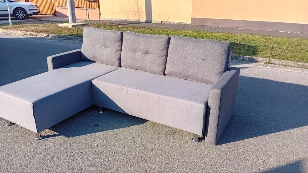 Coltar extensibil cu loc pentru haine