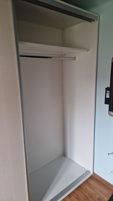 Vând dressing și pat