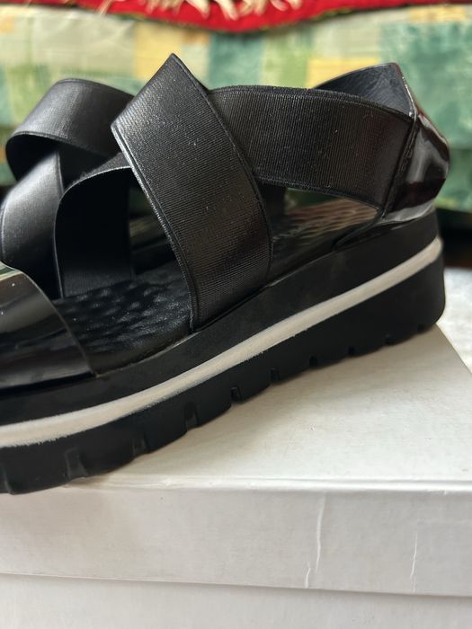 Продам черные босоножки