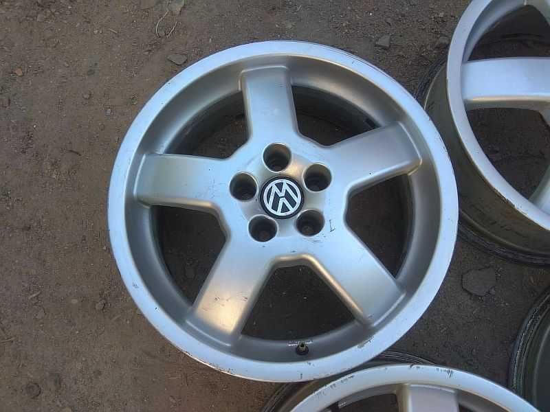 Продам оригинальные легкосплавные диски на Volkswagen Beetle