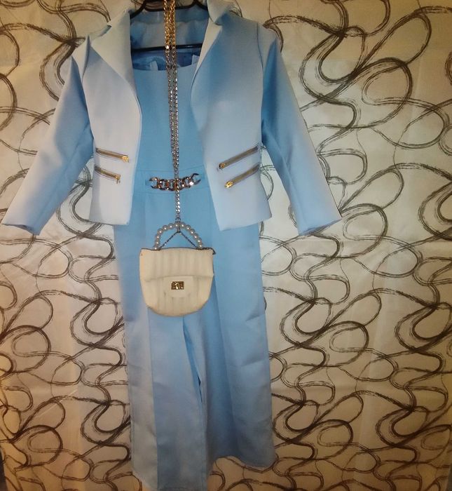 Модерен детски комплект от 4 части .