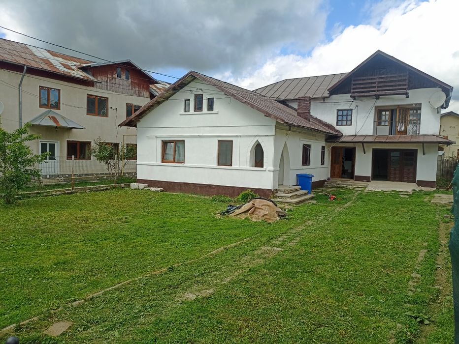 Casă de vânzare două la preț de una