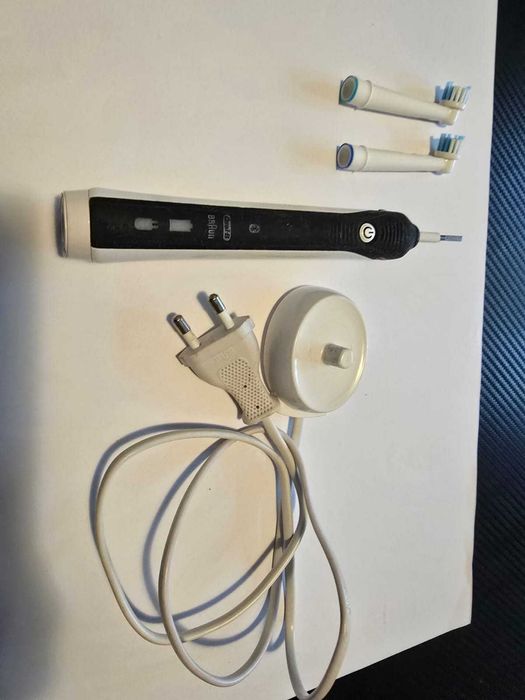 Periuță de dinți electrică Oral-B 3767 + încărcător + 2 capete de rez.