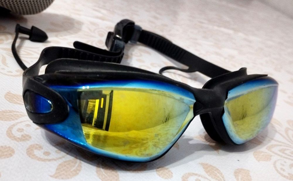 Очки плавательный