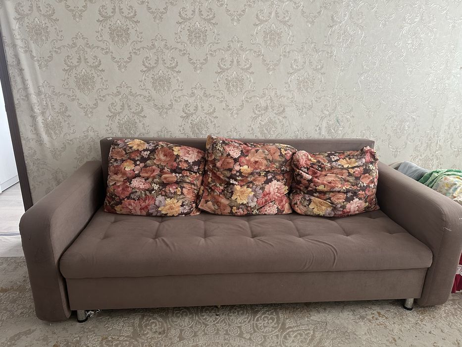 Диван в хорошем состоянии