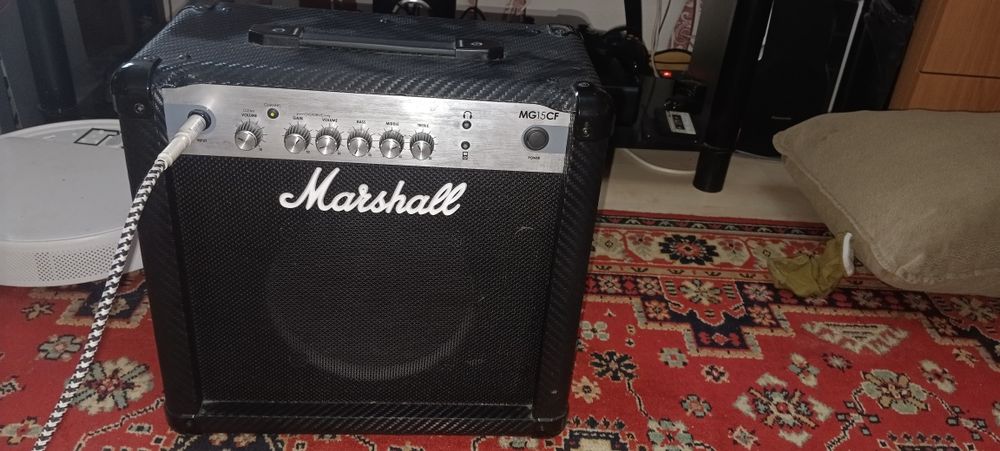 Продам комбо усилитель звука marhsall mg15cf
