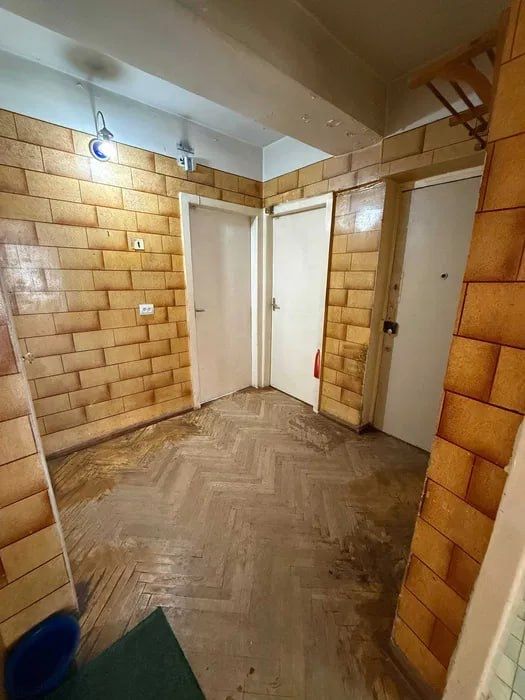 Продажа 4 ком Ц-6 балкон 2*6