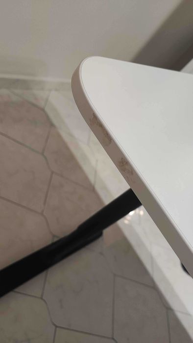 Ikea бюро Bekant бял плот с черни крака