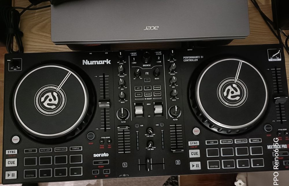 Numark Mixtrack ProFx
