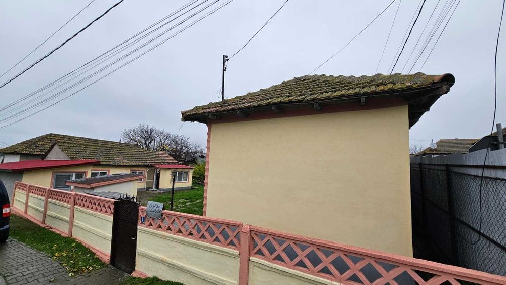 Se vinde teren cu 2 corpuri de casa Hârșova
