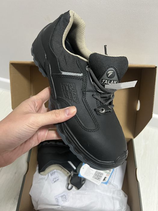 Продам спец.обувь