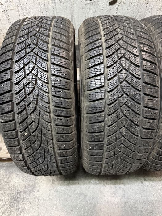 215/55/17 GoodYear 4бр дот21