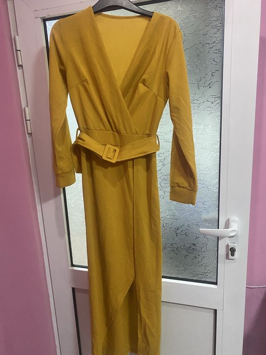 Различни рокли в размер С М