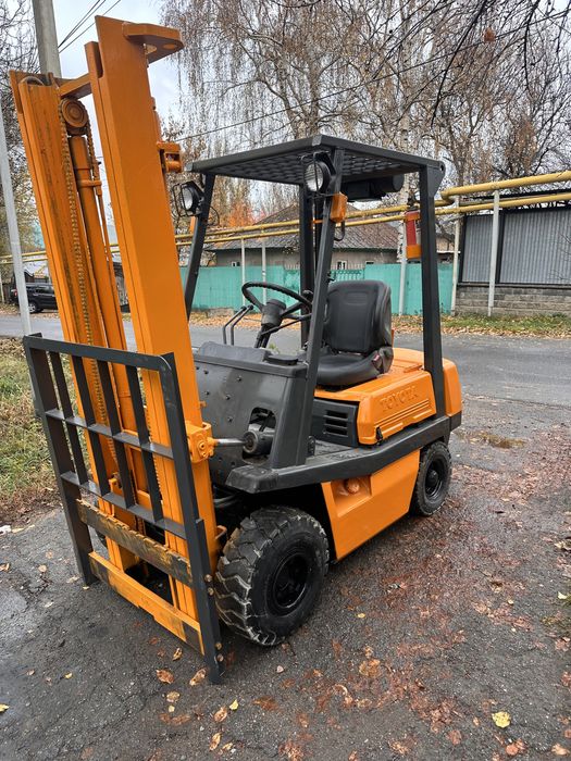 Вилочный погрузчик toyota