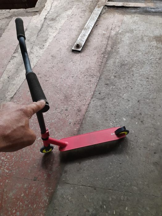 Продаётся трюковой самокат металлический