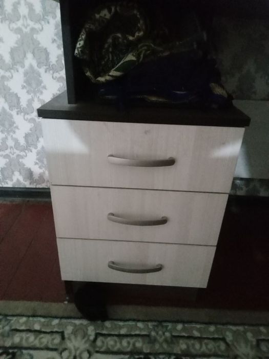 Dars stoli deyarli yangidek