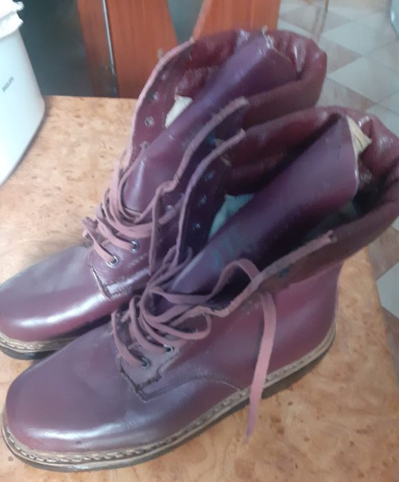 Bocanci din piele naturala cusuti