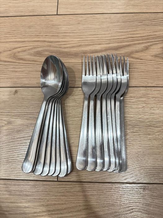 Столовые приборы (ложки и вилки)