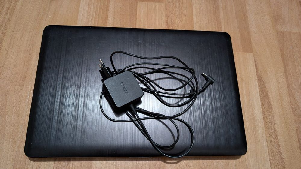 Laptop ASUS cu 512gb