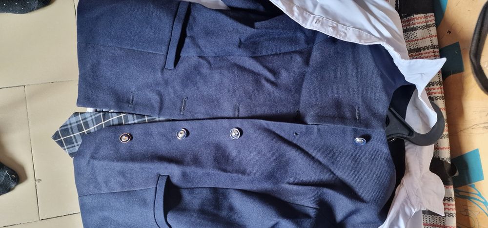 Отдам школьную форму бесплатно,  только нуждающимся!!!